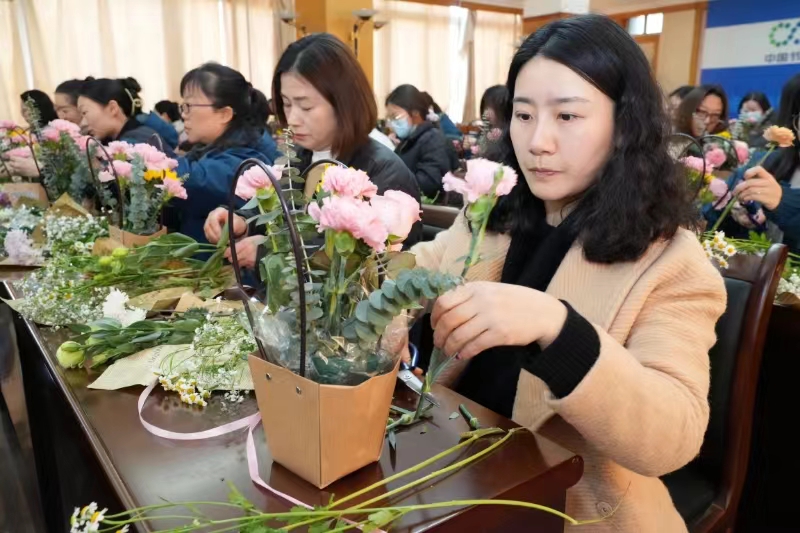 致敬“她力量” 情暖巾帼心 ——襄阳中环球王会平台有限公司三八妇女节